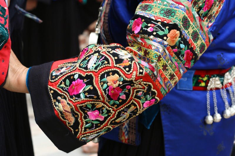 Miao Embroidery Style - it&itself
