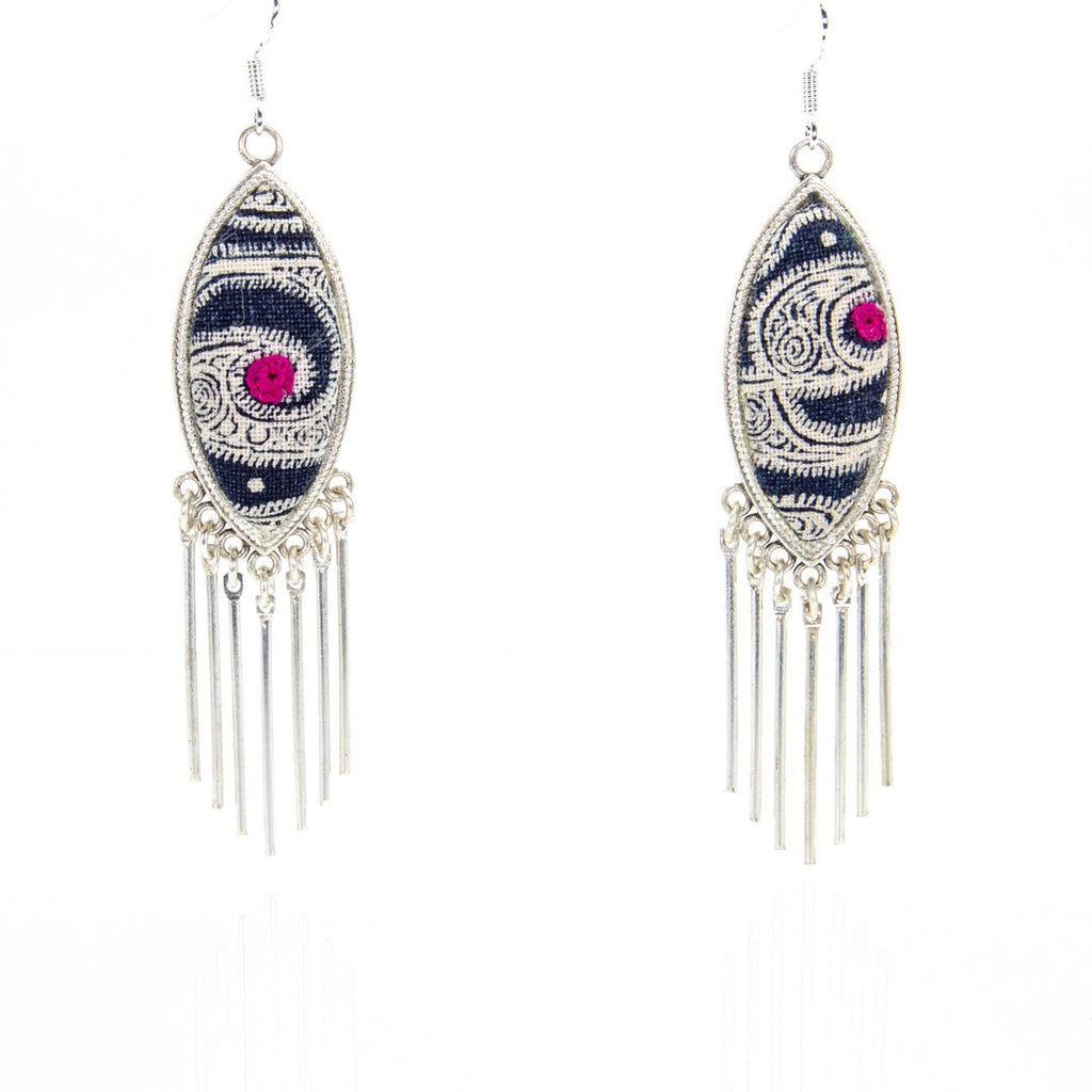 #product_nClassic Hand Dyed Batik Handmade Miao Silver Earringsame# - it&itself