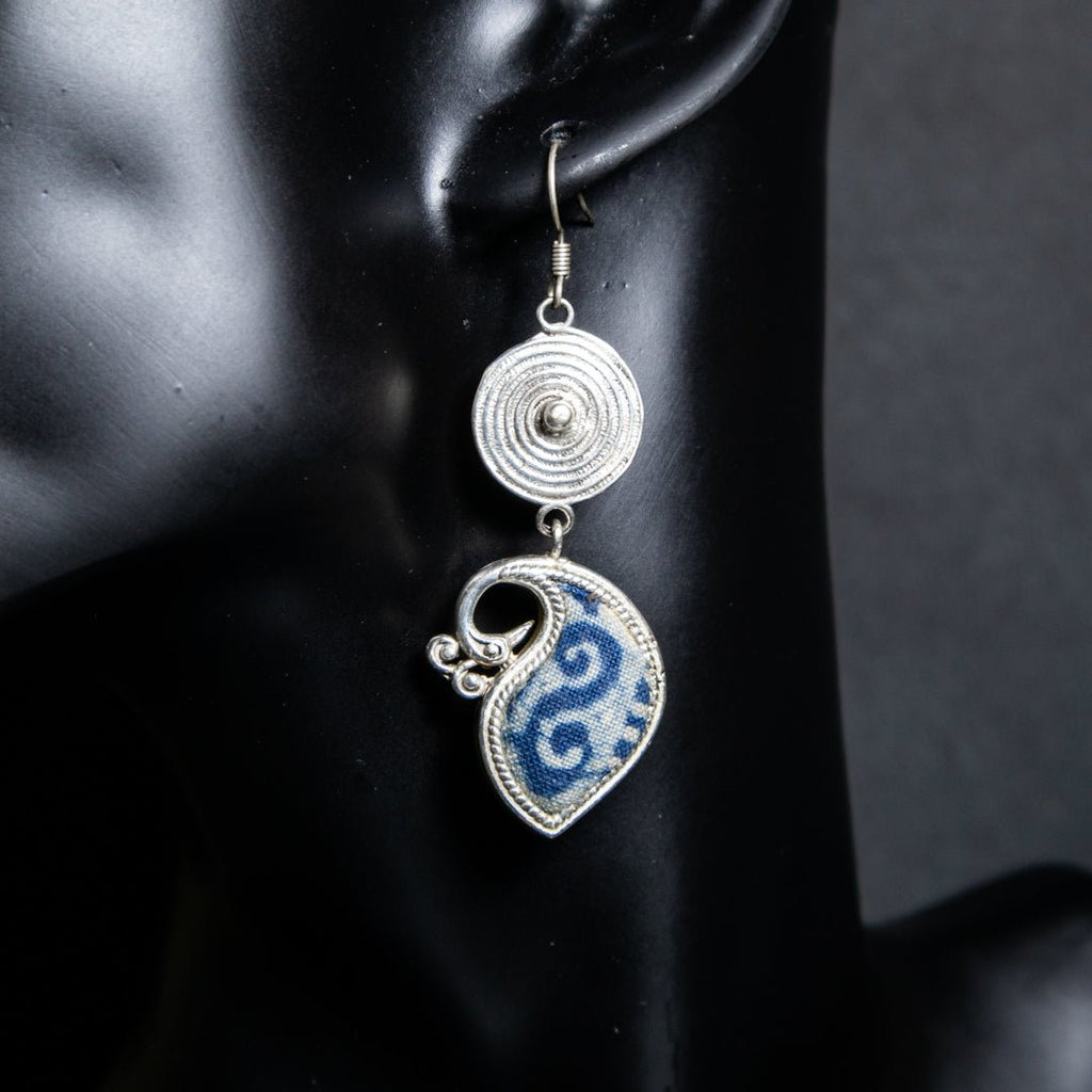 #product_nClassic Hand Dyed Batik Handmade Miao Silver Earringsame# - it&itself