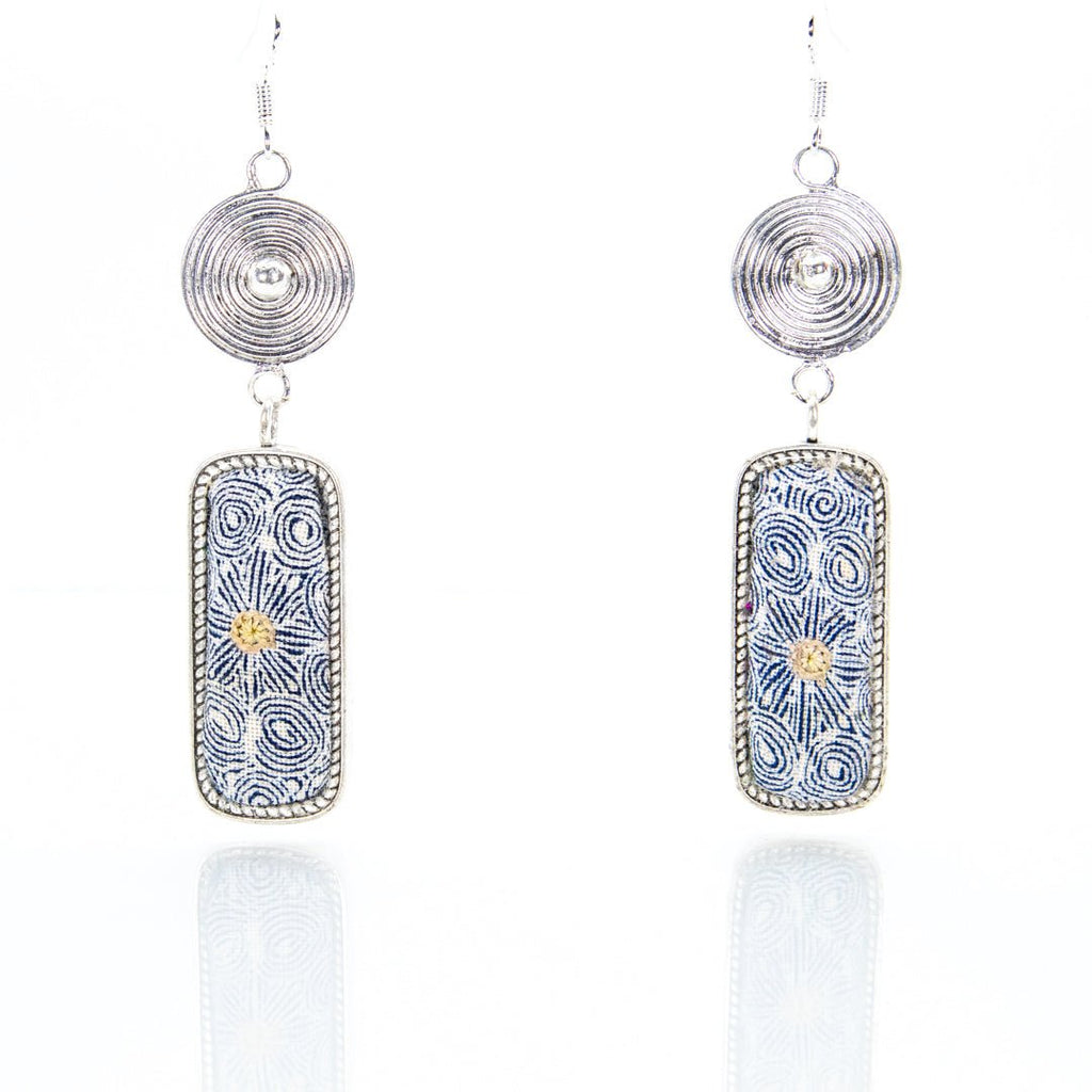#product_nClassic Hand Dyed Batik Handmade Miao Silver Earringsame# - it&itself