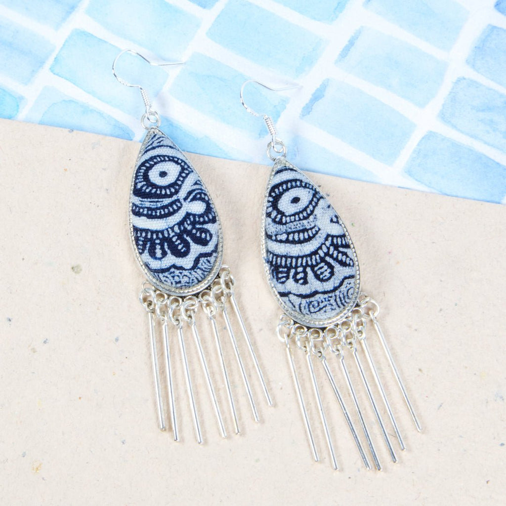 #product_nClassic Hand Dyed Batik Handmade Miao Silver Earringsame# - it&itself