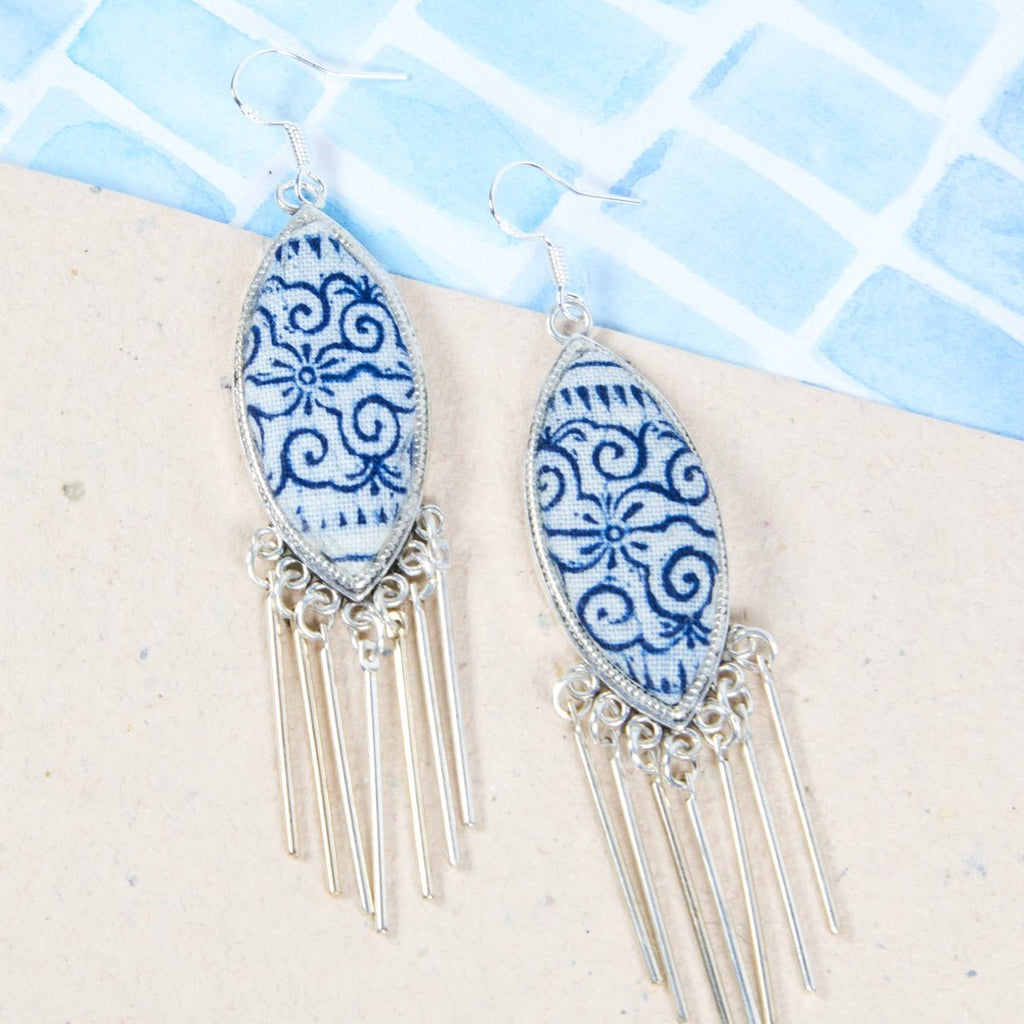 #product_nClassic Hand Dyed Batik Handmade Miao Silver Earringsame# - it&itself