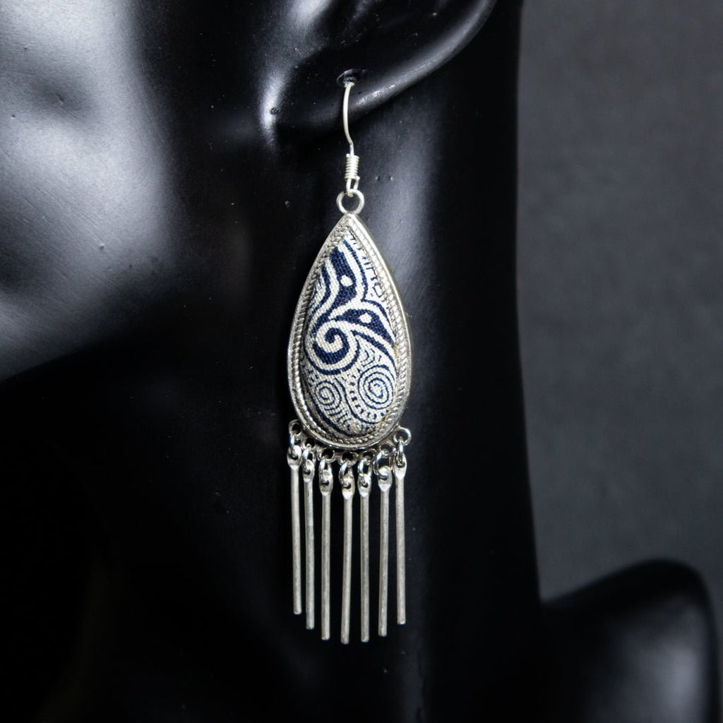 #product_nClassic Hand Dyed Batik Handmade Miao Silver Earringsame# - it&itself
