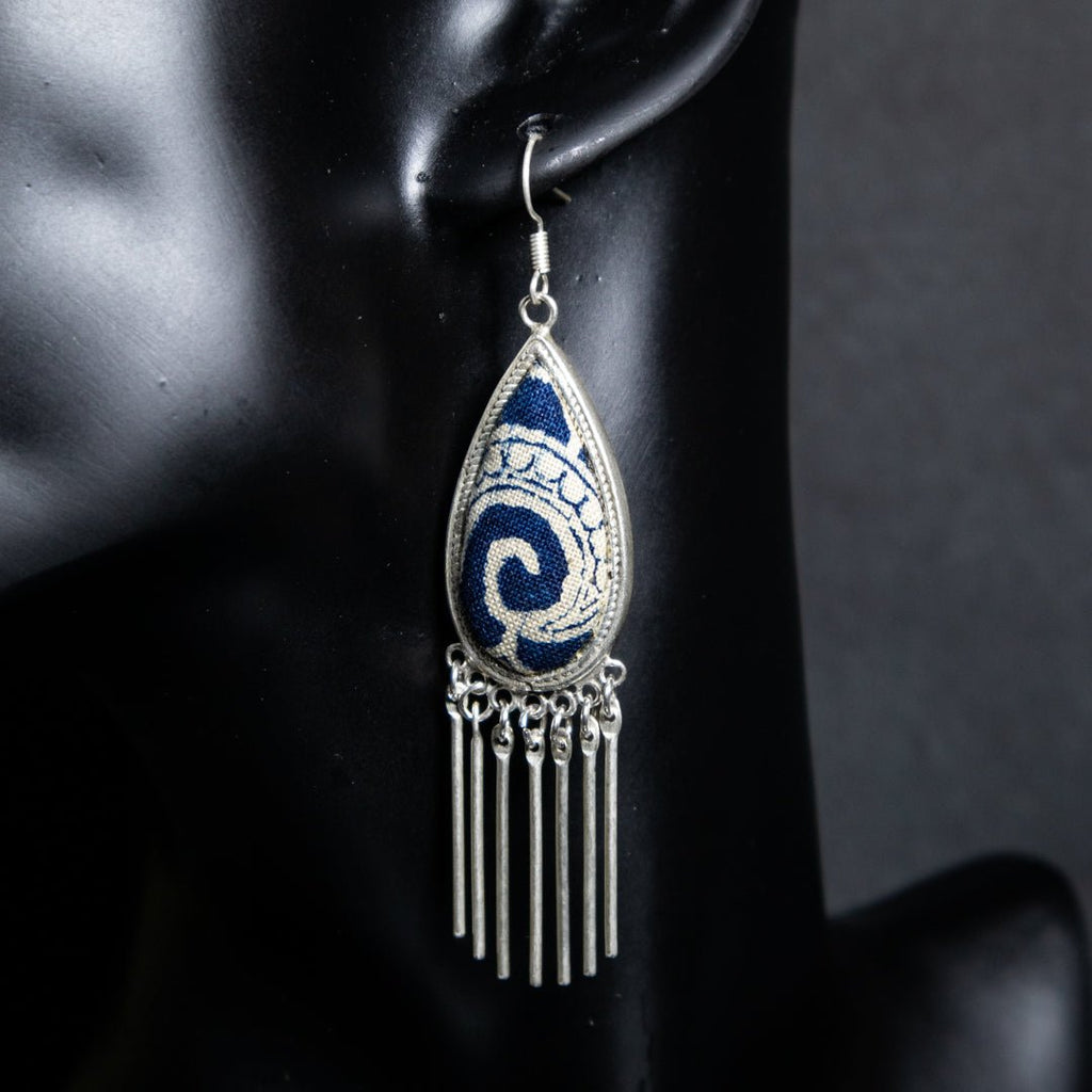 #product_nClassic Hand Dyed Batik Handmade Miao Silver Earringsame# - it&itself