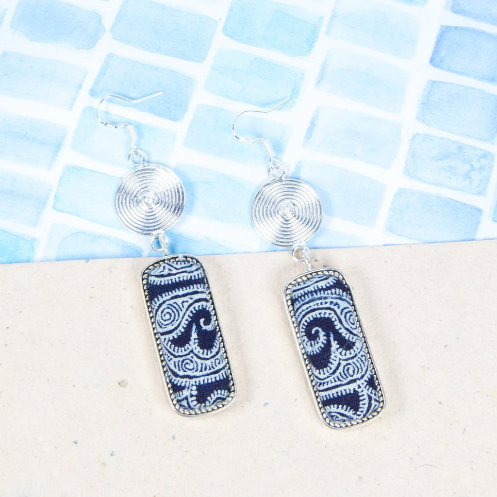 #product_nClassic Hand Dyed Batik Handmade Miao Silver Earringsame# - it&itself