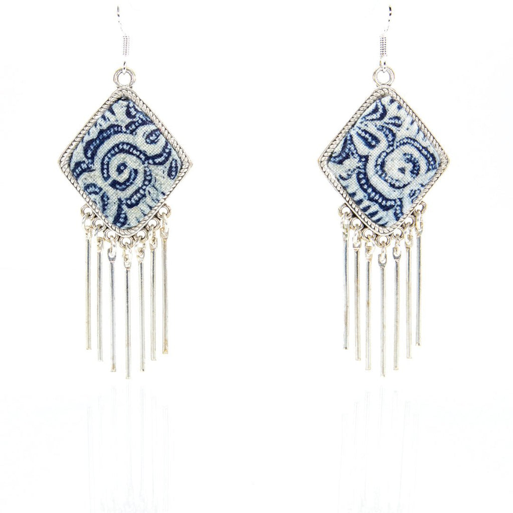 #product_nClassic Hand Dyed Batik Handmade Miao Silver Earringsame# - it&itself