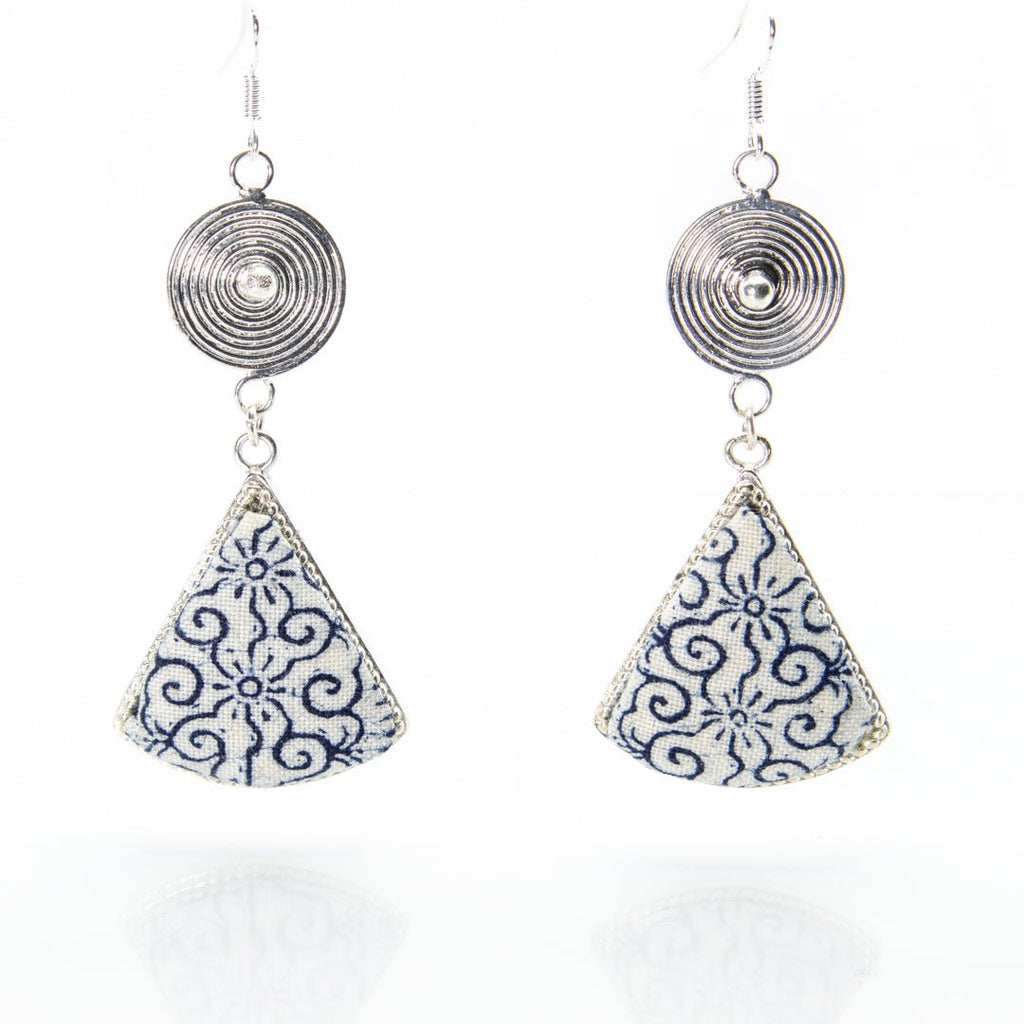 #product_nClassic Hand Dyed Batik Handmade Miao Silver Earringsame# - it&itself