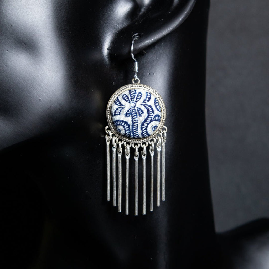 #product_nClassic Hand Dyed Batik Handmade Miao Silver Earringsame# - it&itself