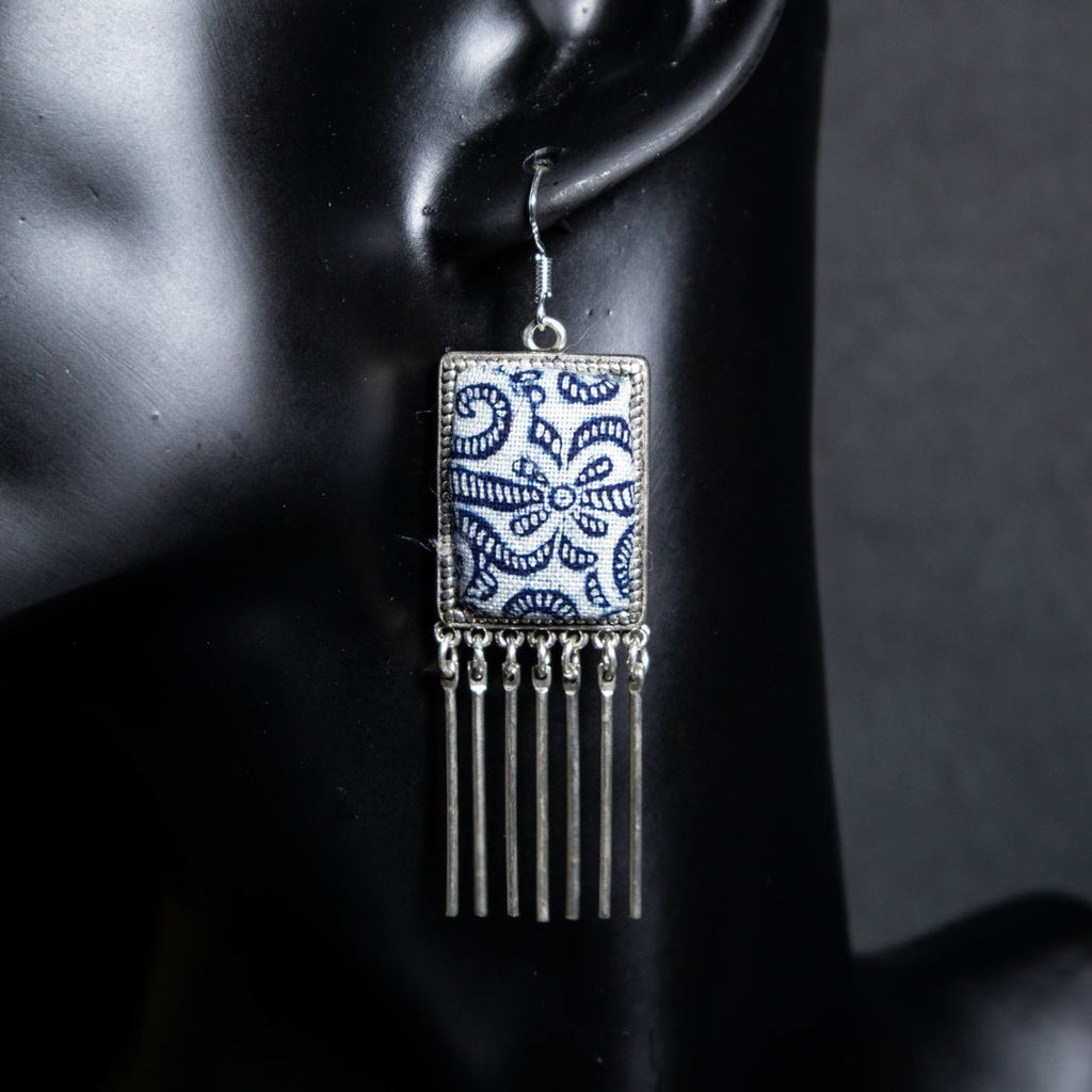 #product_nClassic Hand Dyed Batik Handmade Miao Silver Earringsame# - it&itself