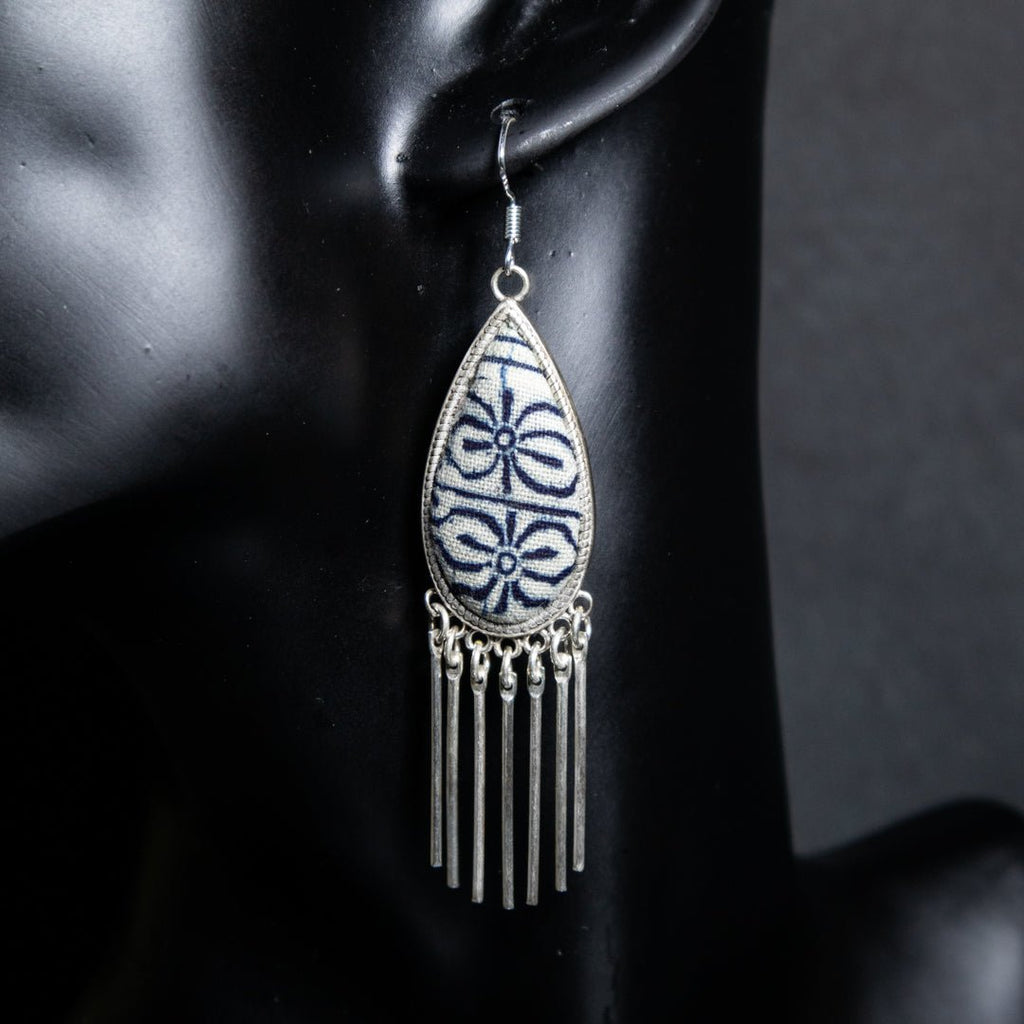 #product_nClassic Hand Dyed Batik Handmade Miao Silver Earringsame# - it&itself
