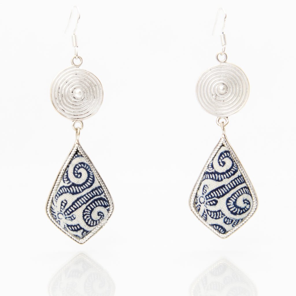 #product_nClassic Hand Dyed Batik Handmade Miao Silver Earringsame# - it&itself