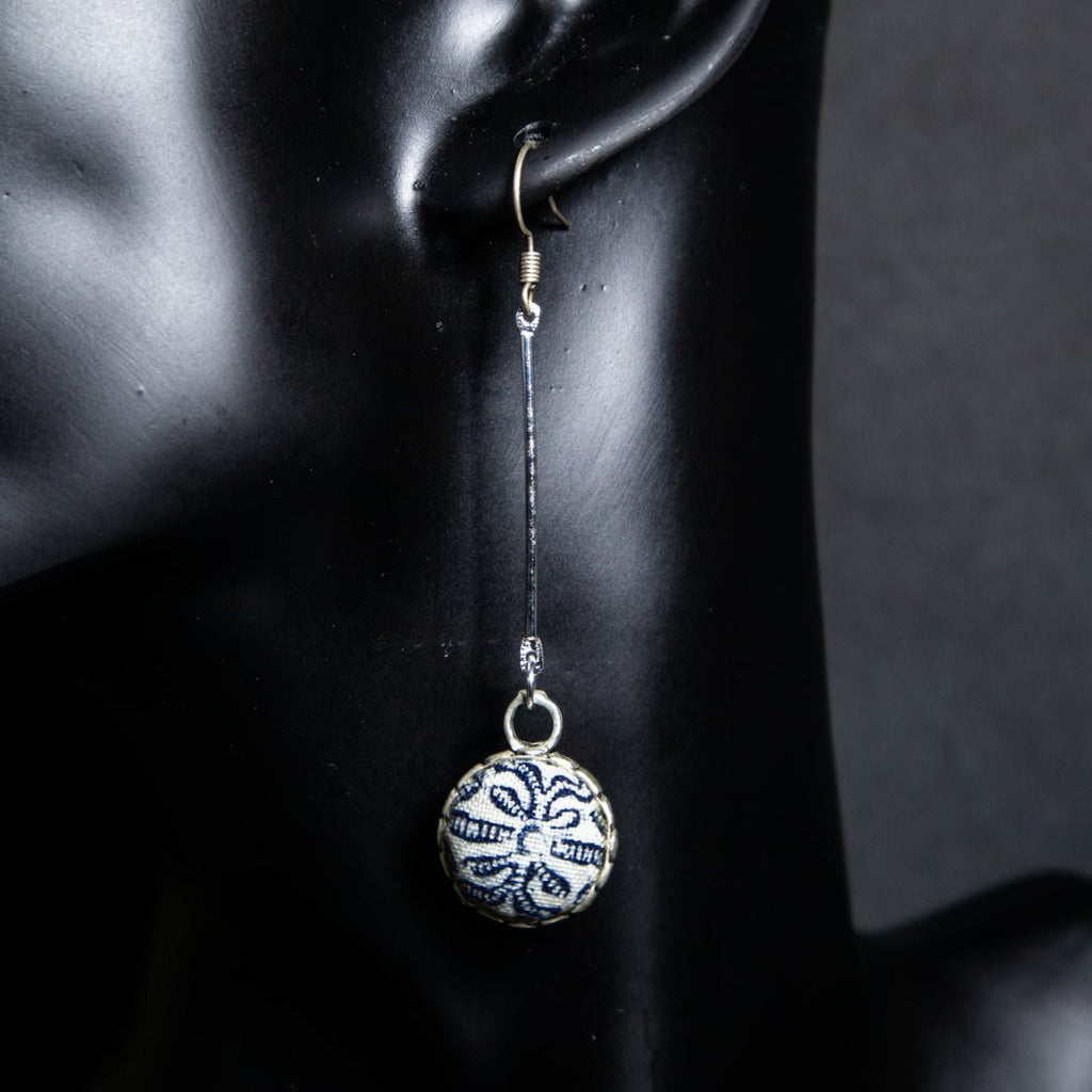 #product_nClassic Hand Dyed Batik Handmade Miao Silver Earringsame# - it&itself