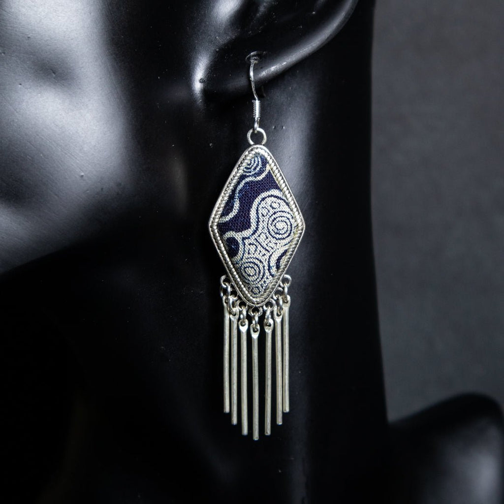 #product_nClassic Hand Dyed Batik Handmade Miao Silver Earringsame# - it&itself