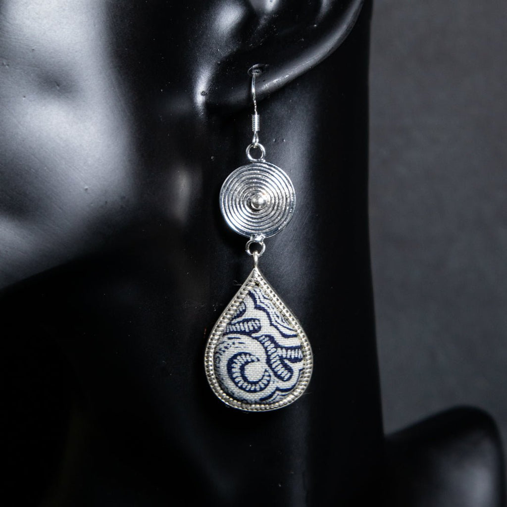 #product_nClassic Hand Dyed Batik Handmade Miao Silver Earringsame# - it&itself