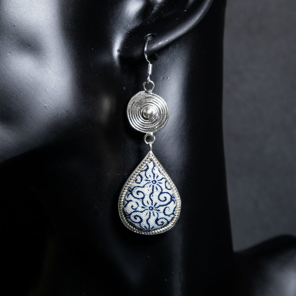 #product_nClassic Hand Dyed Batik Handmade Miao Silver Earringsame# - it&itself