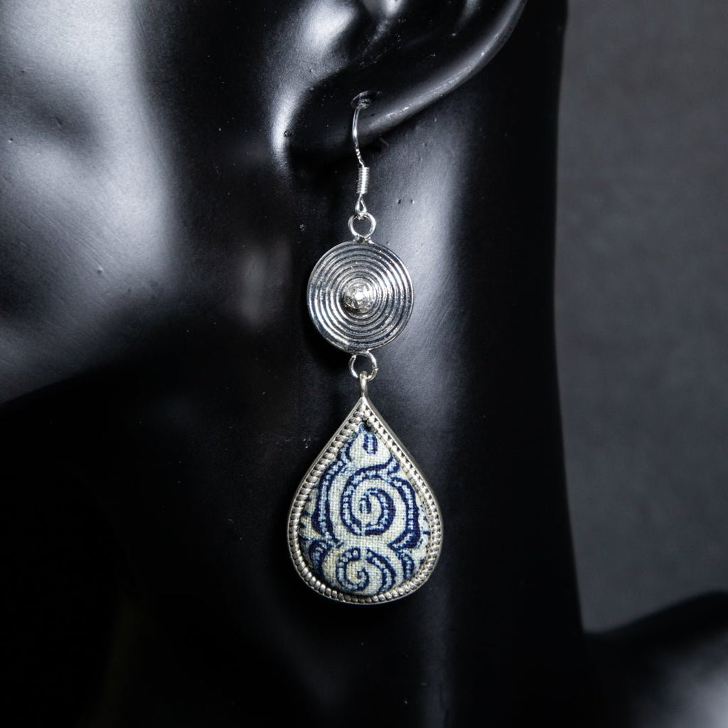 #product_nClassic Hand Dyed Batik Handmade Miao Silver Earringsame# - it&itself