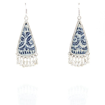 #product_nClassic Hand Dyed Batik Handmade Miao Silver Earringsame# - it&itself