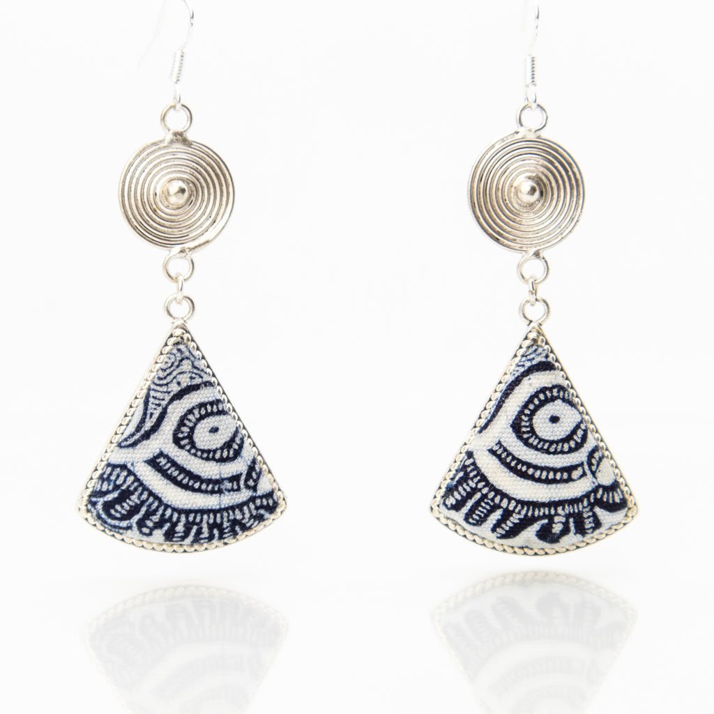 #product_nClassic Hand Dyed Batik Handmade Miao Silver Earringsame# - it&itself
