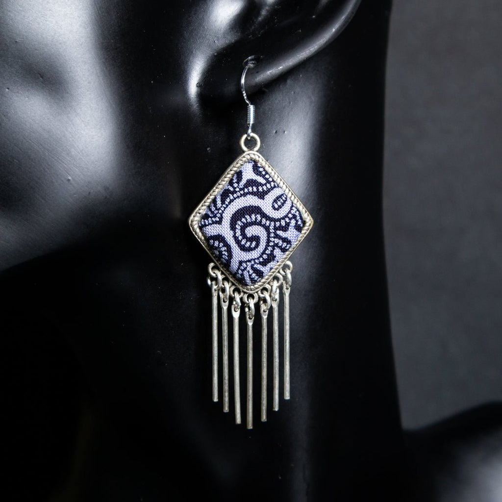 #product_nClassic Hand Dyed Batik Handmade Miao Silver Earringsame# - it&itself