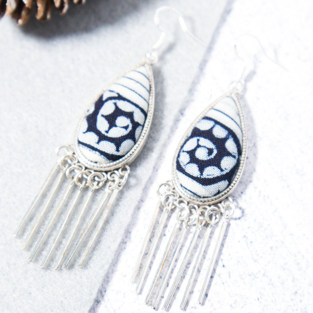#product_nClassic Hand Dyed Batik Handmade Miao Silver Earringsame# - it&itself