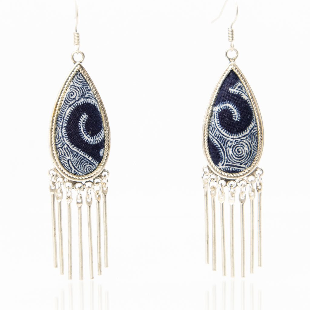 #product_nClassic Hand Dyed Batik Handmade Miao Silver Earringsame# - it&itself