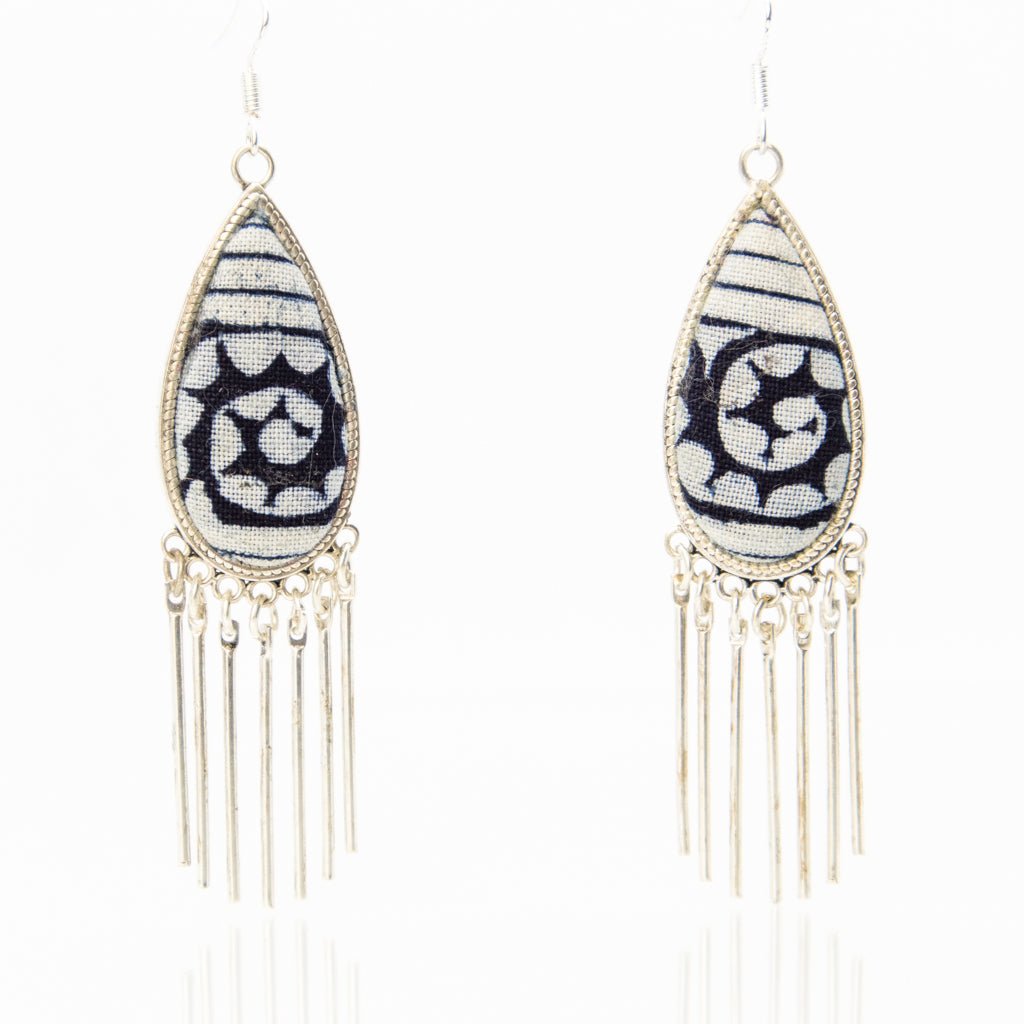 #product_nClassic Hand Dyed Batik Handmade Miao Silver Earringsame# - it&itself