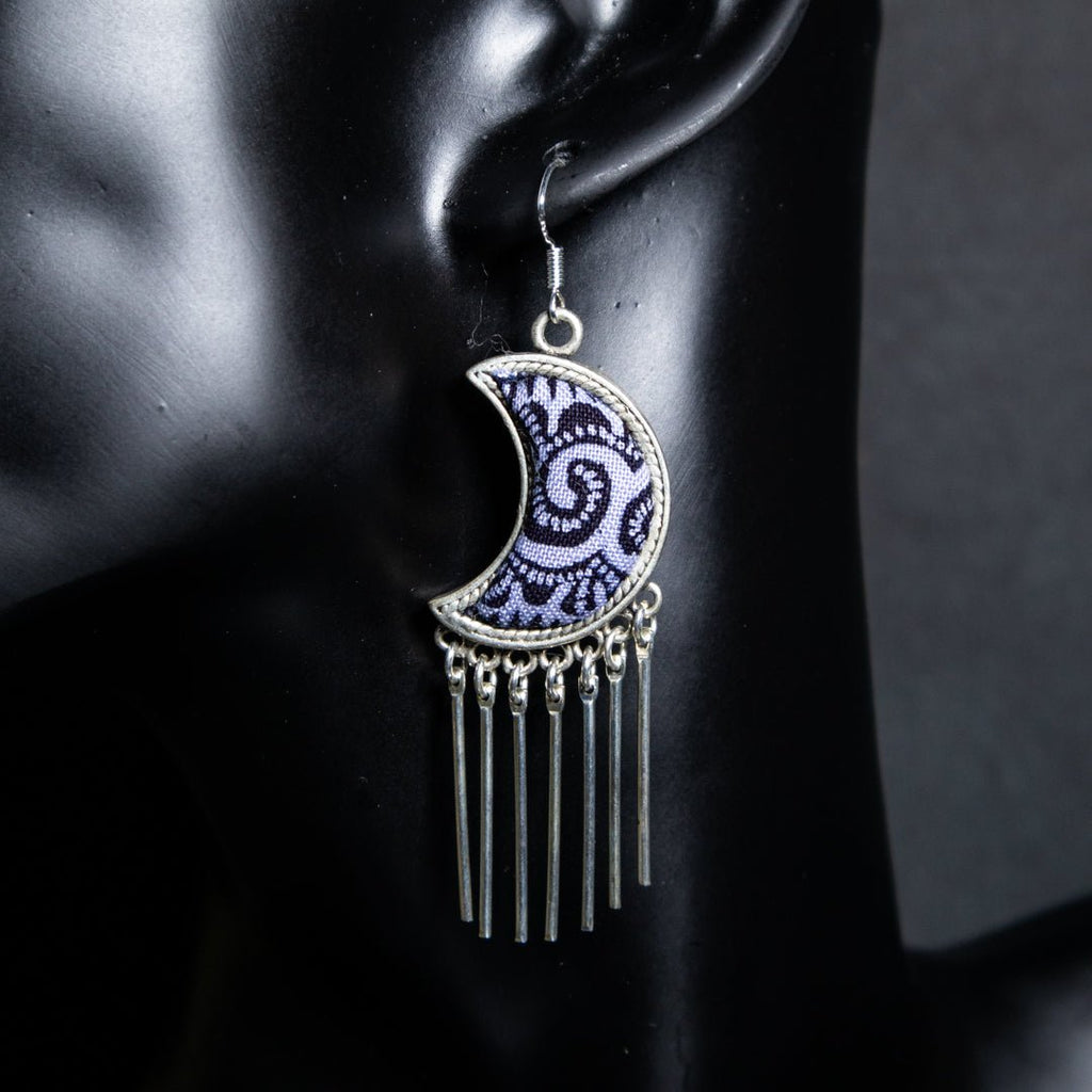 #product_nClassic Hand Dyed Batik Handmade Miao Silver Earringsame# - it&itself