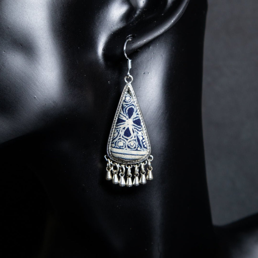 #product_nClassic Hand Dyed Batik Handmade Miao Silver Earringsame# - it&itself