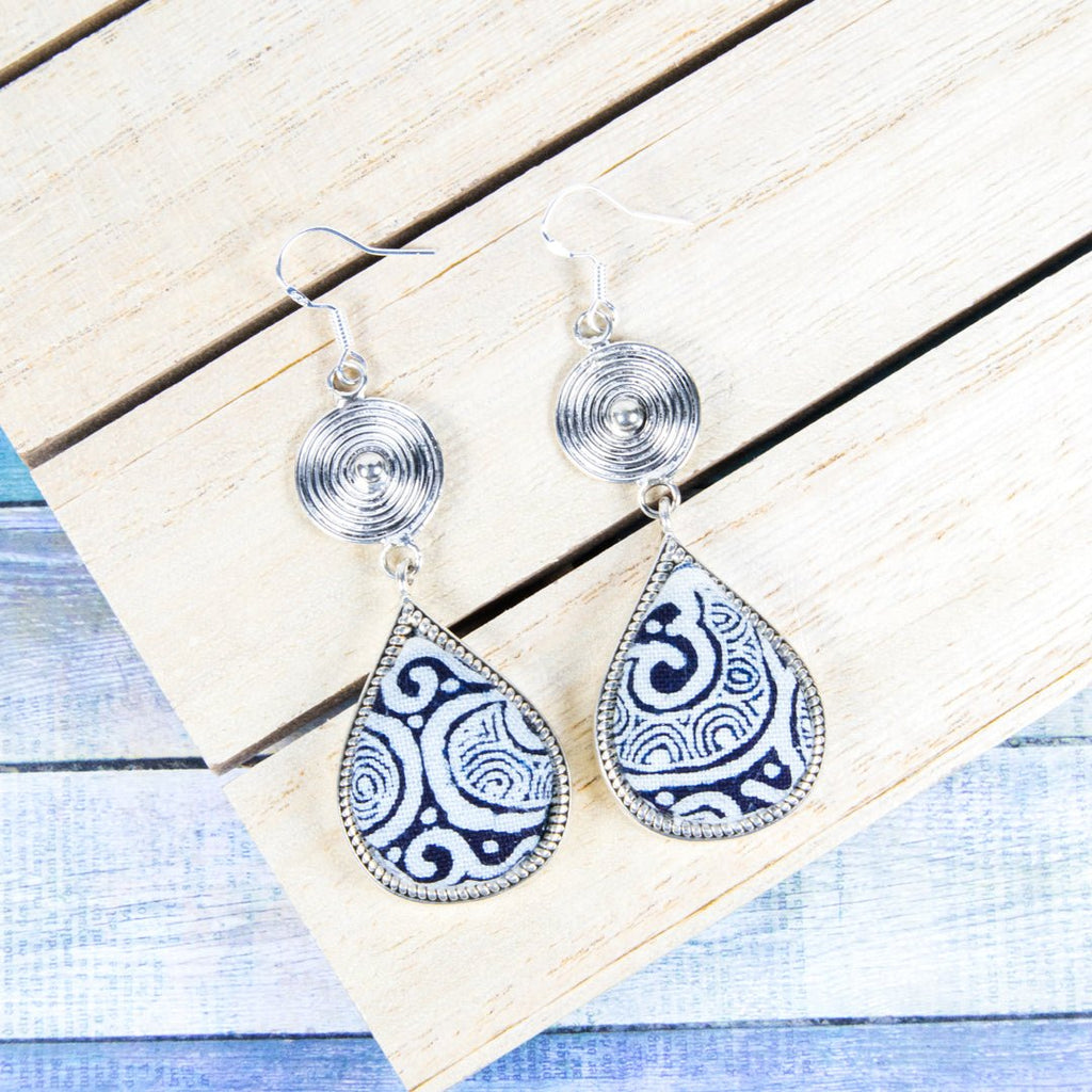 #product_nClassic Hand Dyed Batik Handmade Miao Silver Earringsame# - it&itself