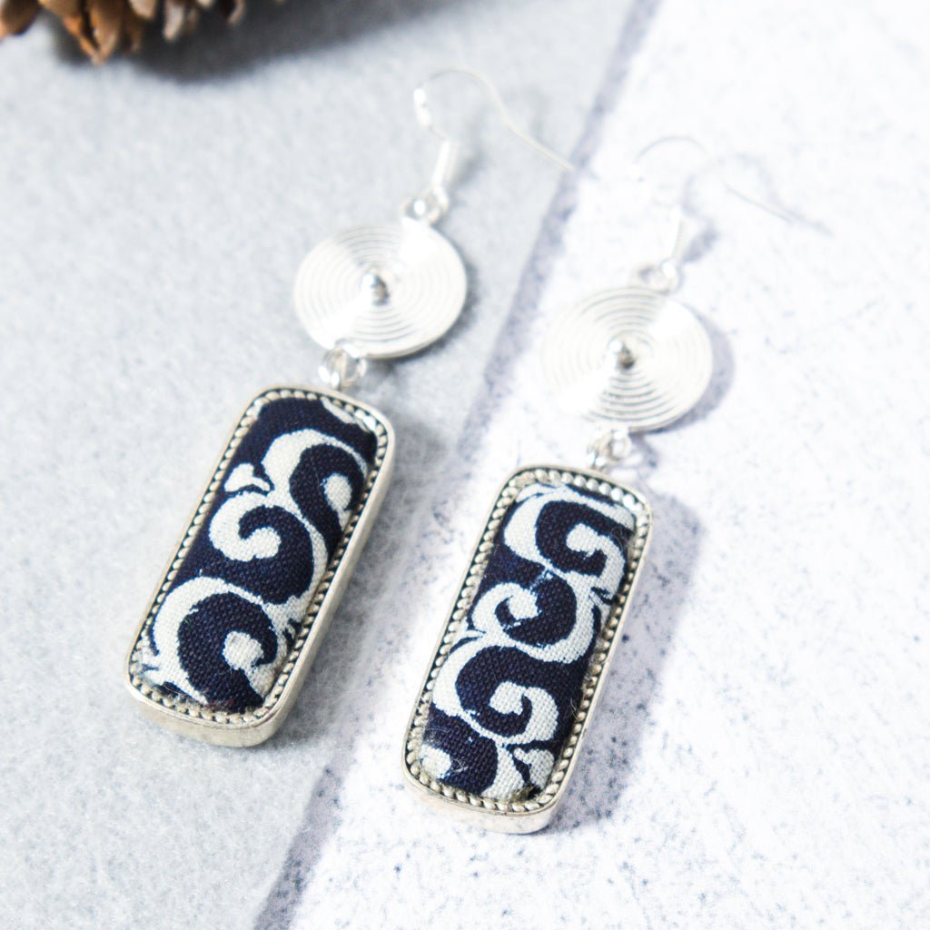 #product_nClassic Hand Dyed Batik Handmade Miao Silver Earringsame# - it&itself