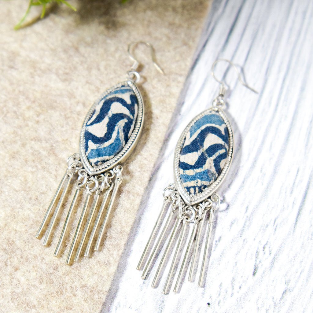 #product_nClassic Hand Dyed Batik Handmade Miao Silver Earringsame# - it&itself
