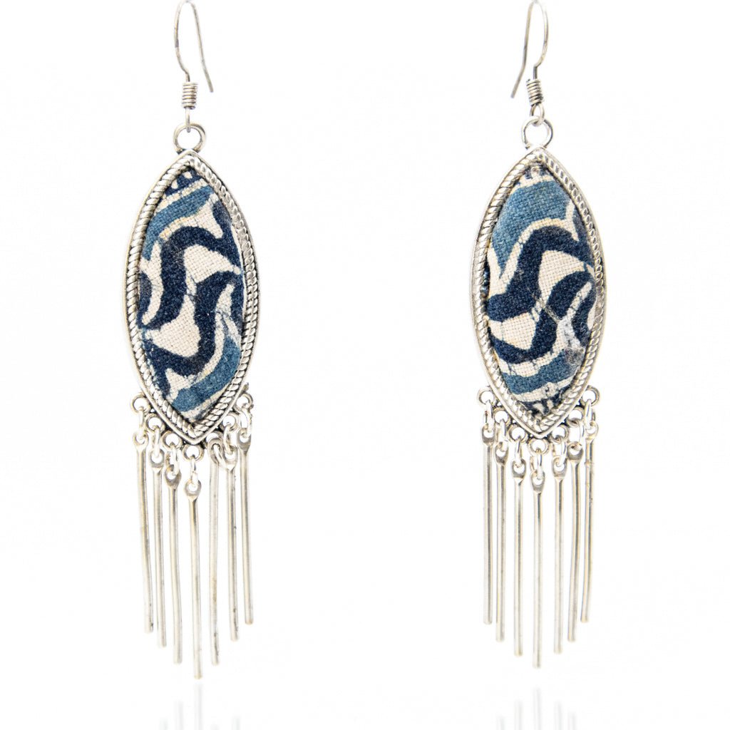 #product_nClassic Hand Dyed Batik Handmade Miao Silver Earringsame# - it&itself