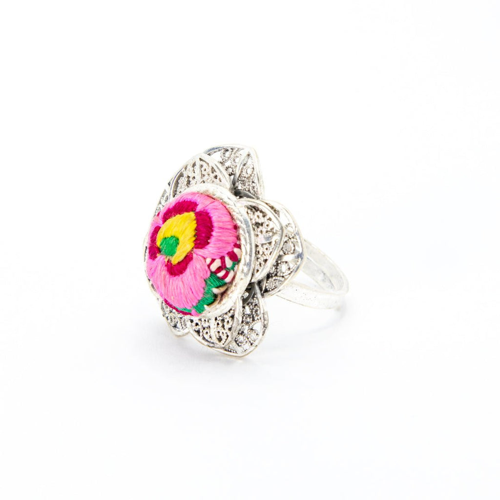 #product_nHand Embroidered Silver Adjustable Ringsame# - it&itself