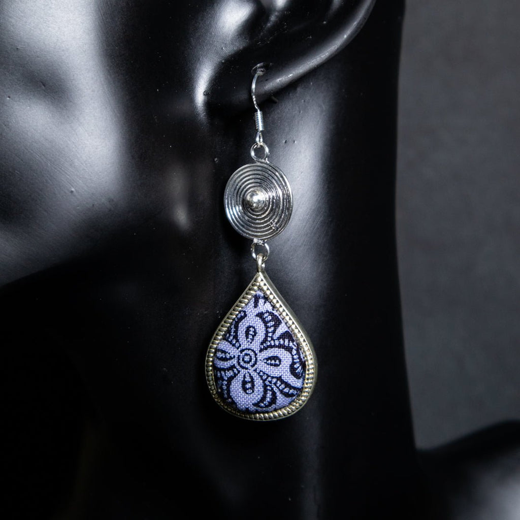 #product_nClassic Hand Dyed Batik Handmade Miao Silver Earringsame# - it&itself