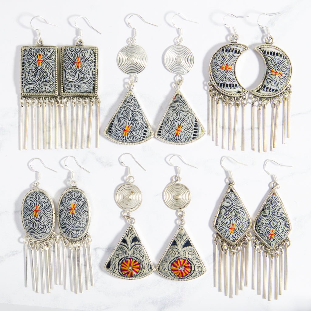 #product_nClassic Hand Dyed Batik Handmade Miao Silver Earringsame# - it&itself